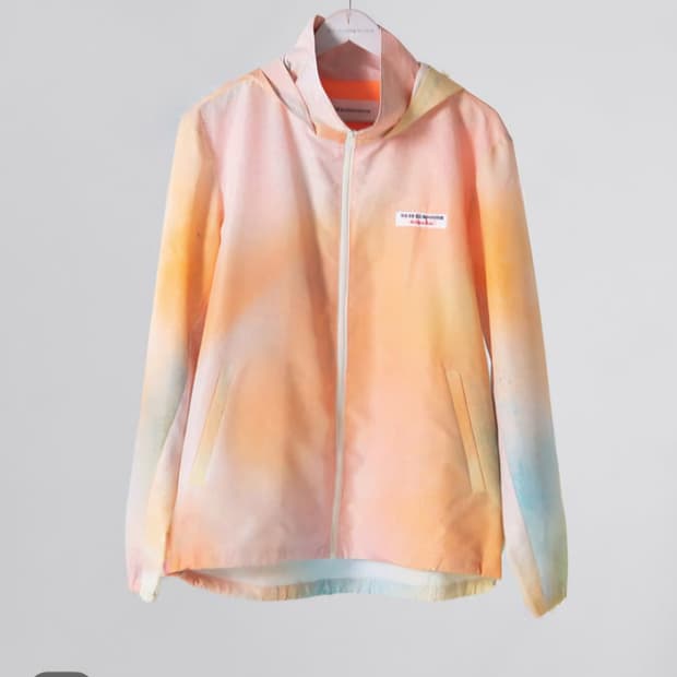 더 뮤지엄 비지터 바람막이 M사이즈