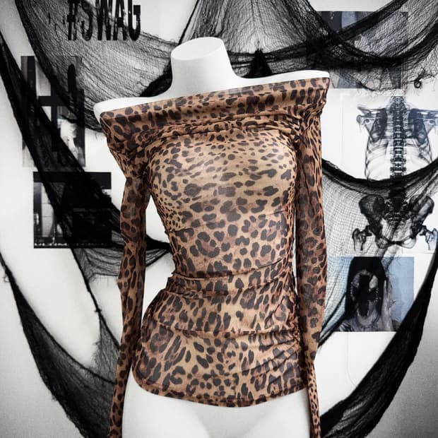 Leopard off shoulder longsleeve