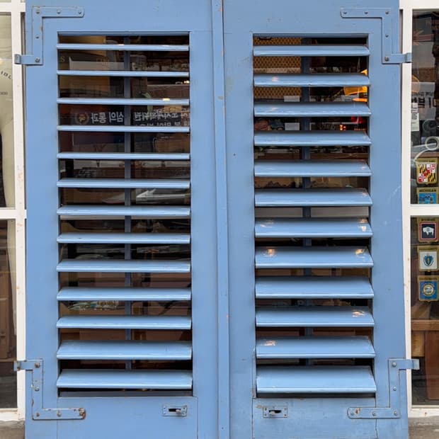 빈티지 소품 유럽 갤러 루버셔틀 윈도우