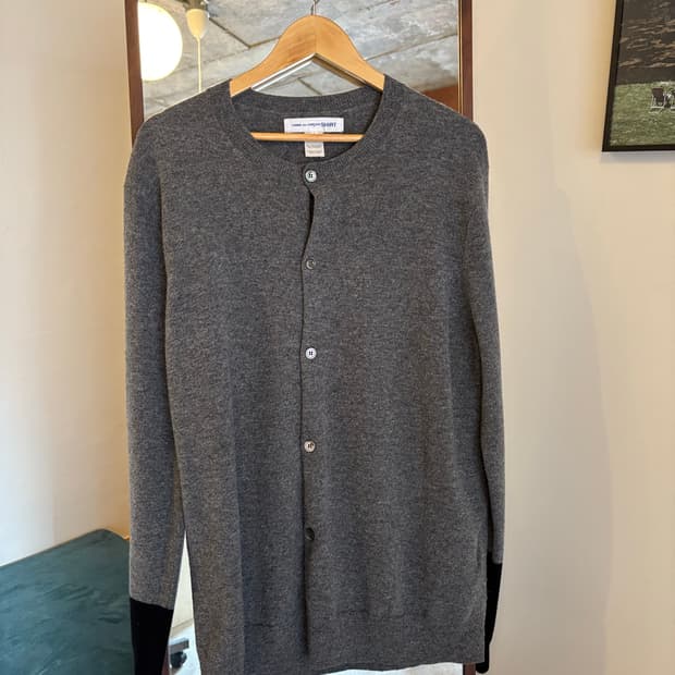 꼼데가르송 셔츠 그레이 블랙 라운드넥 가디건