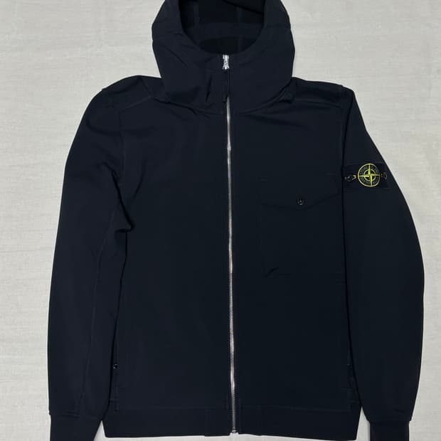 [백화점판] 스톤아일랜드 소프트쉘 후드 바람막이 자켓 [L]