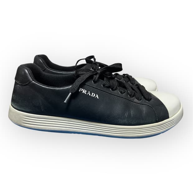 [265] 프라다 블랙 레더 스니커즈