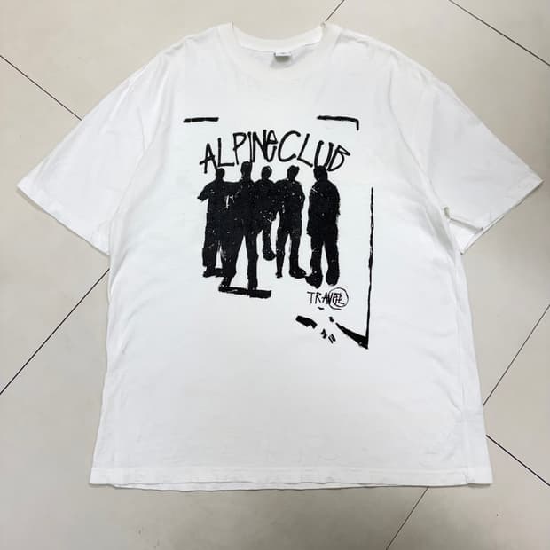 Travel 트래블 하이커 섀도우 피그먼트 빅로고 반팔티 화이트