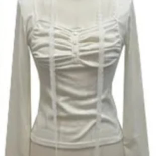 콩단추 셔링 티셔츠