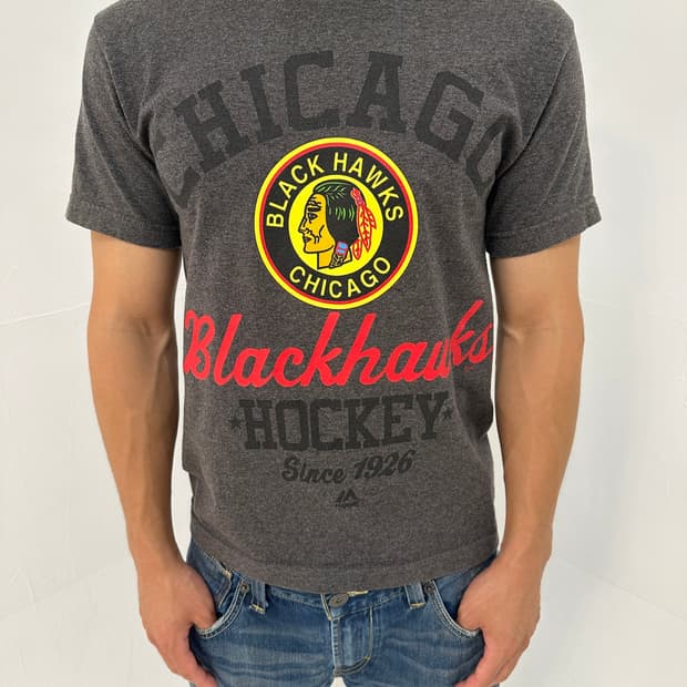 Chicago Blackhawks 인디언 그래픽 로고 반팔 티셔츠