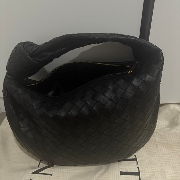 보테가 베네타 틴 조디백 블랙