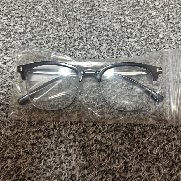 [새상품]톰포드 스타일 반무테 안경 실버블랙