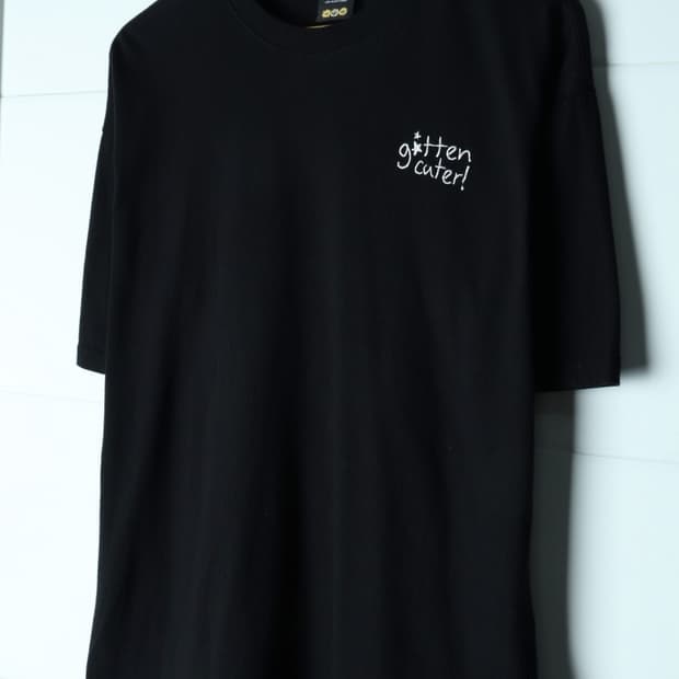(M-L) 꼼파뇨 반팔 티셔츠 레터링 자수 블랙 키치-H35758