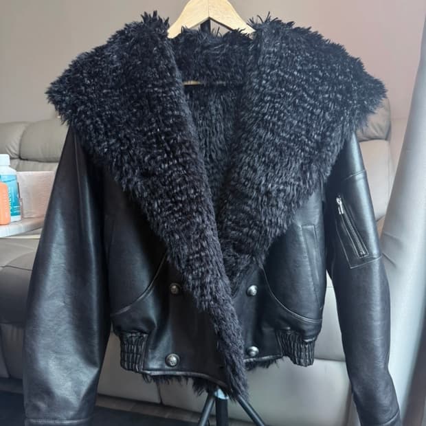 블랙 무스탕 자켓