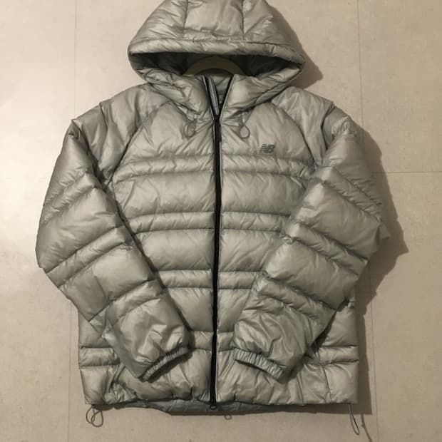 뉴발란스-플라잉 77 슈퍼라이트 후드 다운 패딩 실버