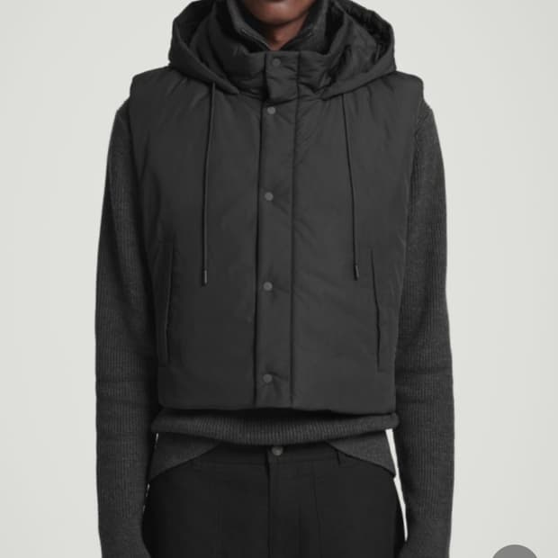 코스 버클 사이드 패딩 후드 조끼