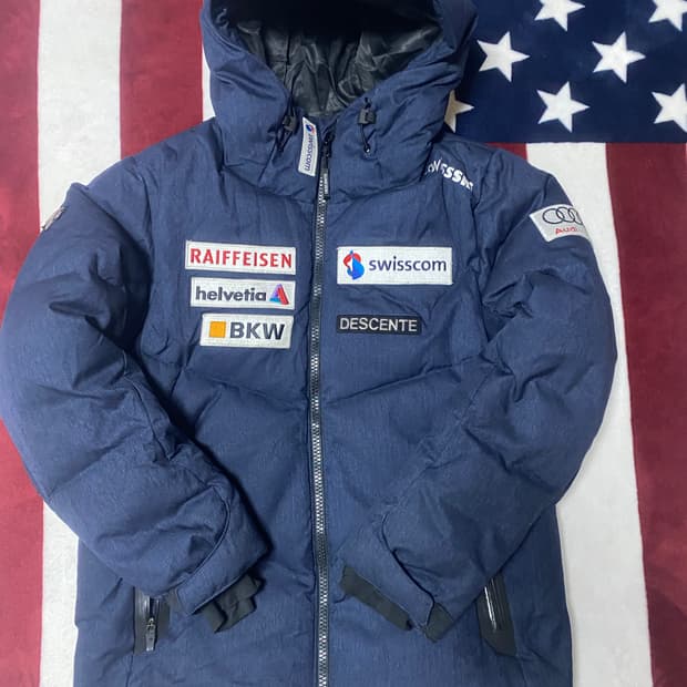 데상트 스위스 아우디 패딩