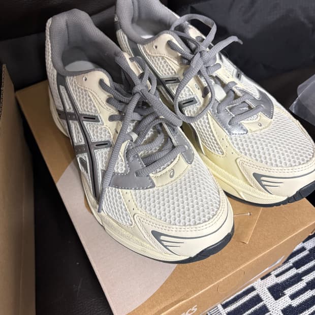 아식스 젤1130 크림 클레이 그레이 1202A164-116