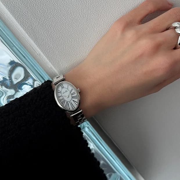 (미착용 새상품) 벤앤쿠 돔 실버/화이트 메탈 손목시계