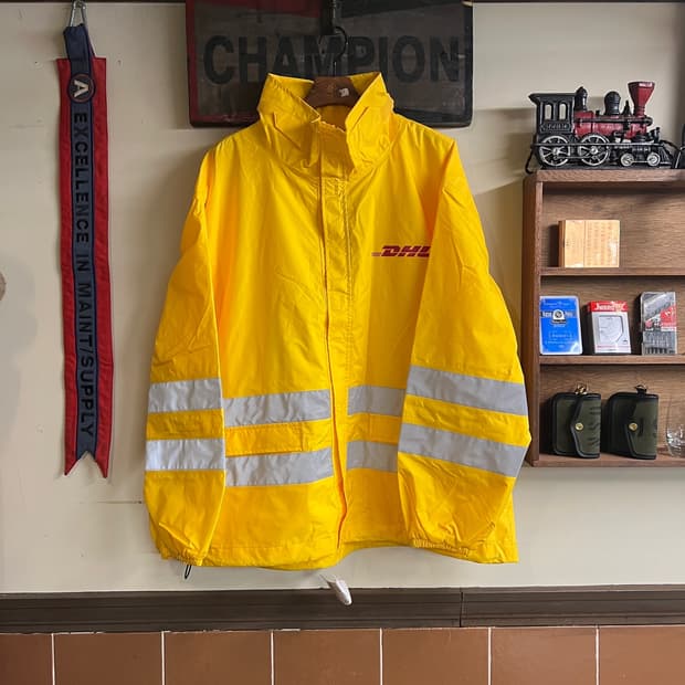 DHL Windbreaker Medium Size (100~105)