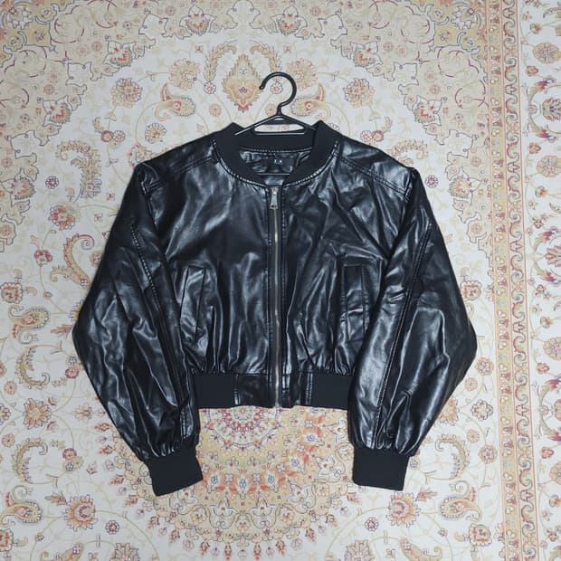 여성 크롭 페이크 레더 자켓 프리
