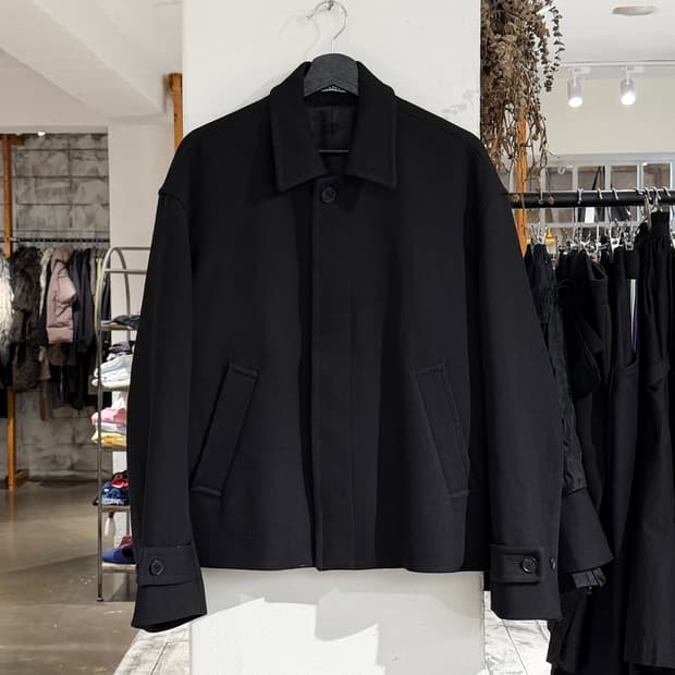 오라리 블랙 울 포켓 하프 코트