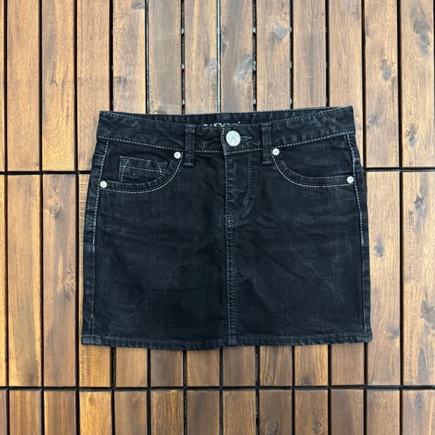 게스 로우라이즈 블랙 데님 미니 스커트 (27)  
