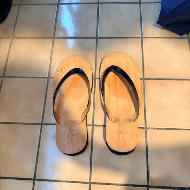 솔리드브라스앤코 가죽 쪼리