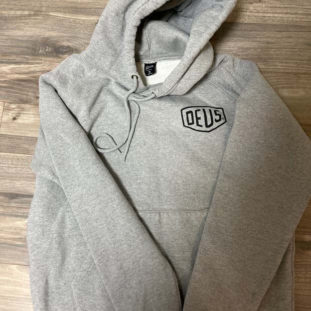 데우스 엑스 마키나 서울 후드티
