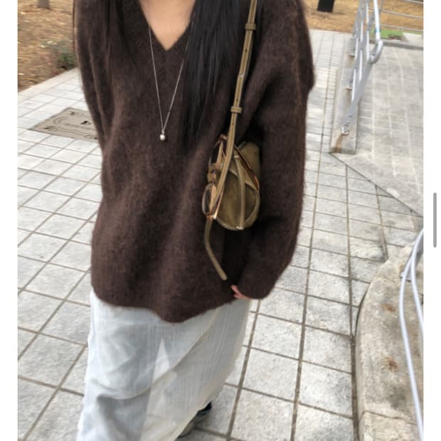 브이넥 브러쉬 니트 브라운