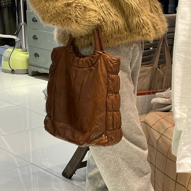 프랑스 양가죽 셔링디테일 토트백