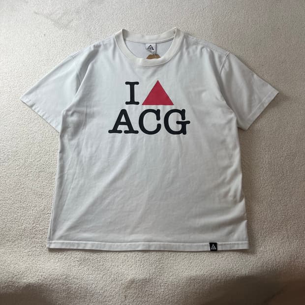 100 나이키 ACG NRG 하트 반팔 티셔츠