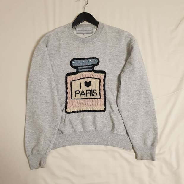 미카엘라버거 향수병 니트 스웻