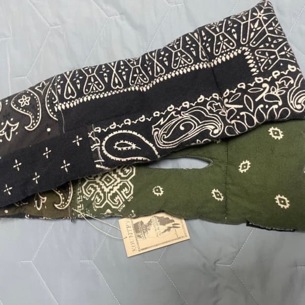 캐피탈 플란넬 반다나 패턴 리버시블 케사 머플러 블랙 카키