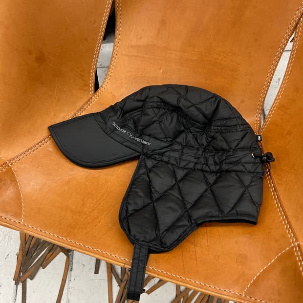 아웃도어리서치 퀼팅 이어플랩 모자 블랙