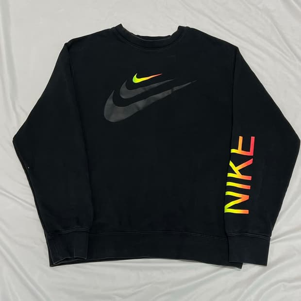 (L) 나이키 스우시 프린팅 맨투맨 블랙