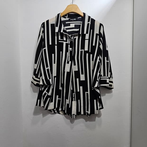 이신우(ICINOO) 기하학패턴 7부 소매 블라우스 88