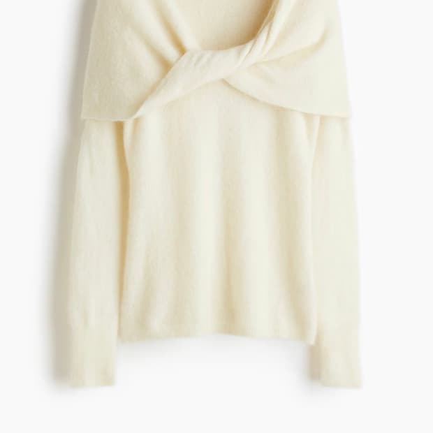 H&M 트위스트 디테일 모헤어 니트