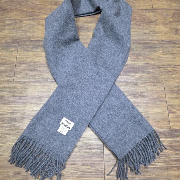 Aches studio wool scarf