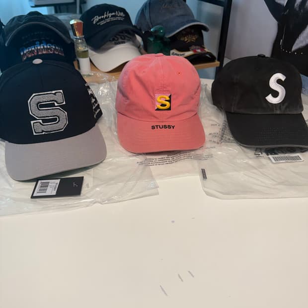 슈프림 25FW 피그먼트 코티드 6패널 S로고 볼캡