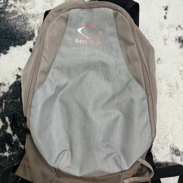 미스치프 롬버스 백팩 핑크그레이