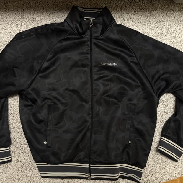 [희귀매물] 베이프 카모 트랙 자켓  L