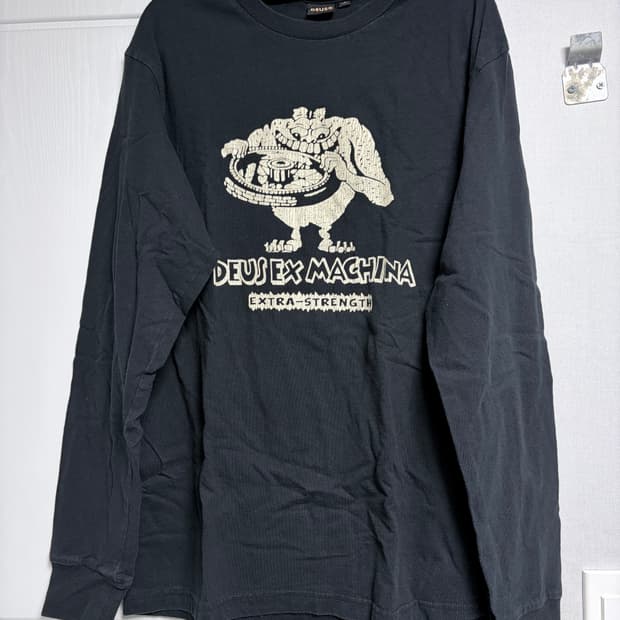 데우스 검정 롱티셔츠