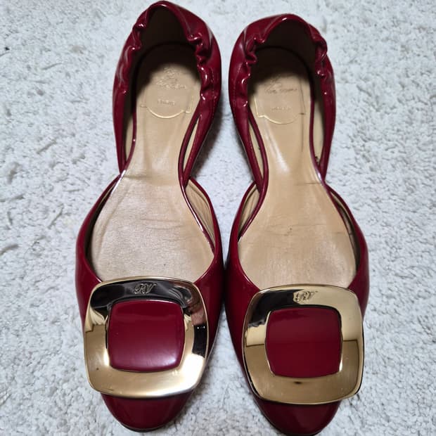 로저 비비에 칩스 페이던트 레더 플랫슈즈