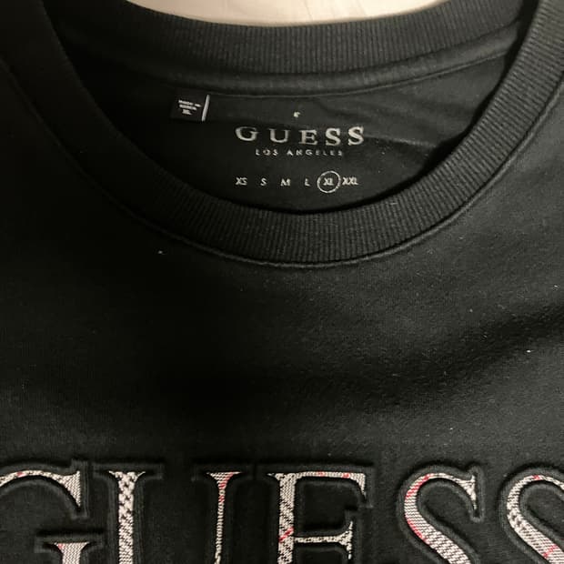 GUESS 기모 맨투맨