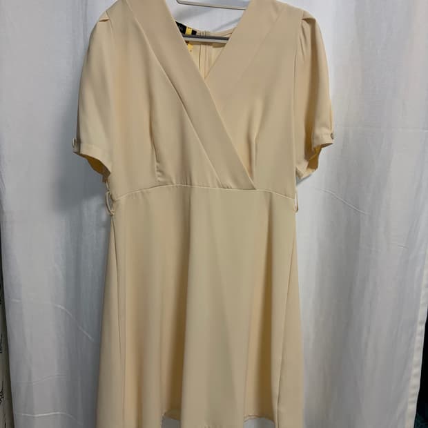 흰 미디 원피스