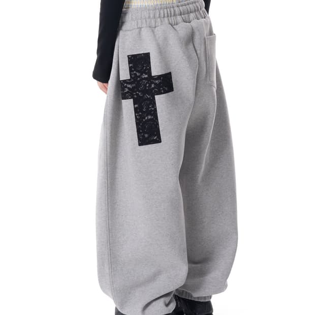 [1] 아캄 레이스 크로스 패치 스웻팬츠 그레이