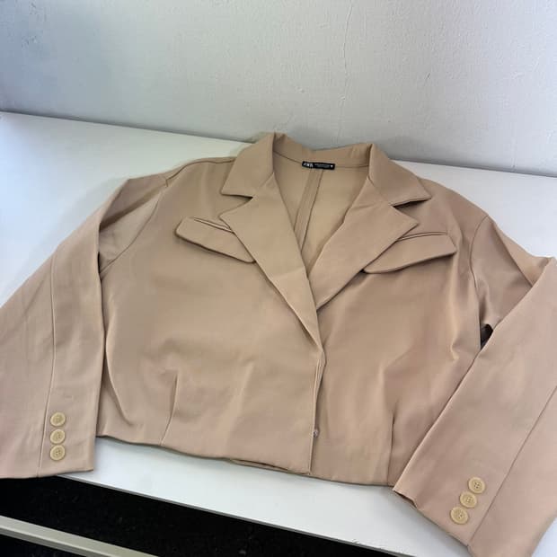 우먼M-L 자라 베이지 오픈카라 크롭자켓