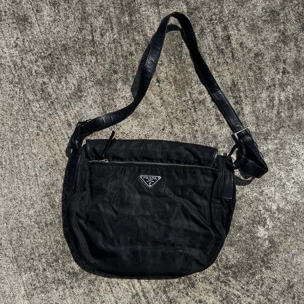 [F] 90s Prada 프라다 메신저 백
