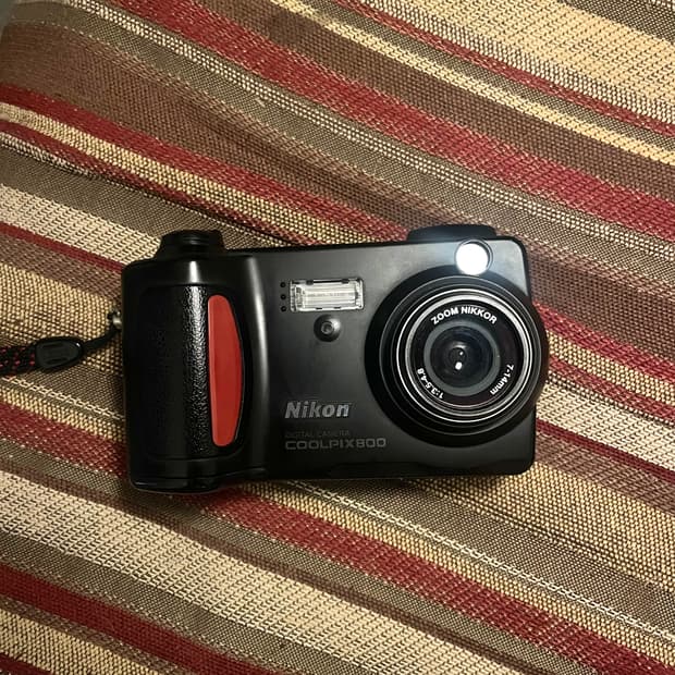 니콘 쿨픽스 800