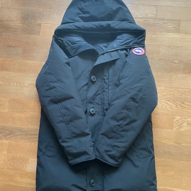 캐나다구스 샤토 fw23 블랙 L 새상품 팝니다