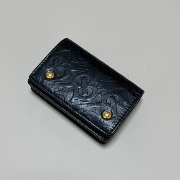 버버리 모노그램 가죽 카드지갑 블랙