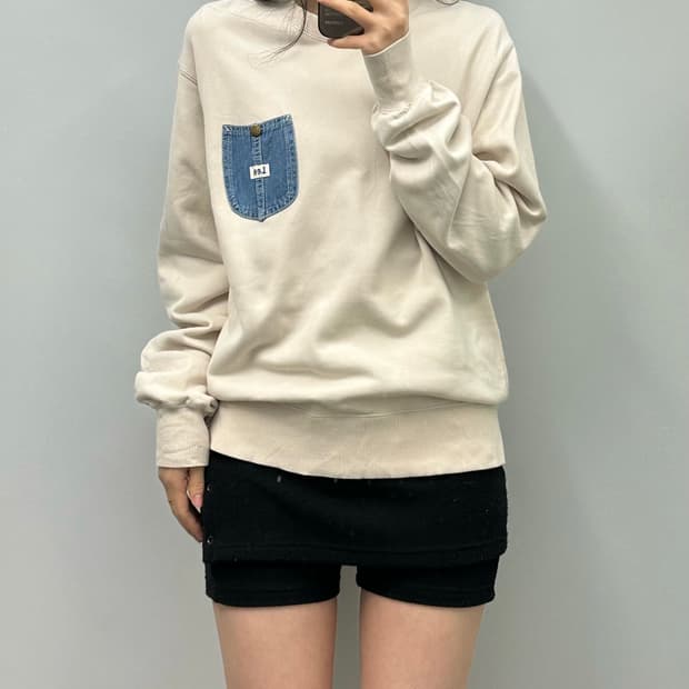 Lee 데님 포켓 아이보리 맨투맨