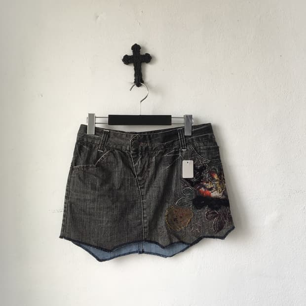 Oriental embroidery point mini skirt