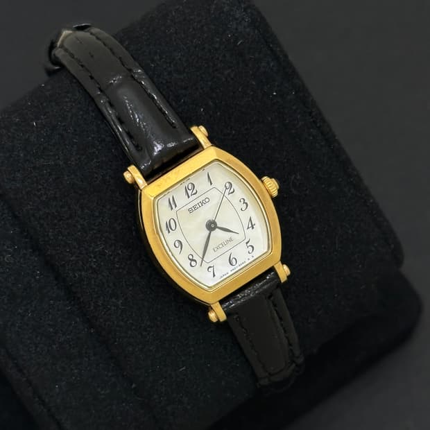 세이코 엑셀린 자개 다이얼 쿼츠 시계